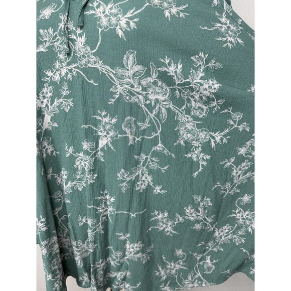 Torrid Women's Blouse Top Tunic Sz 1X? (No tag) Green Long Sleeves Floral Birds - Picture 9 of 13